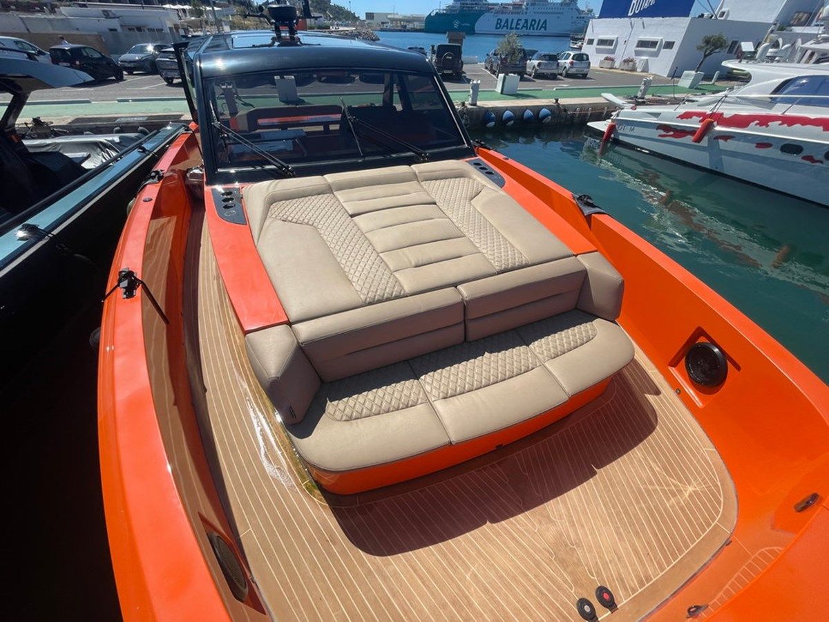 Vanquish VQ52 2022