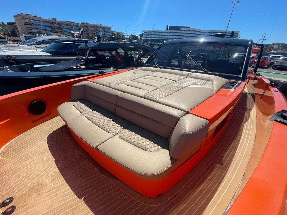 the best price on Vanquish VQ52 - VANQUISH YACHTS