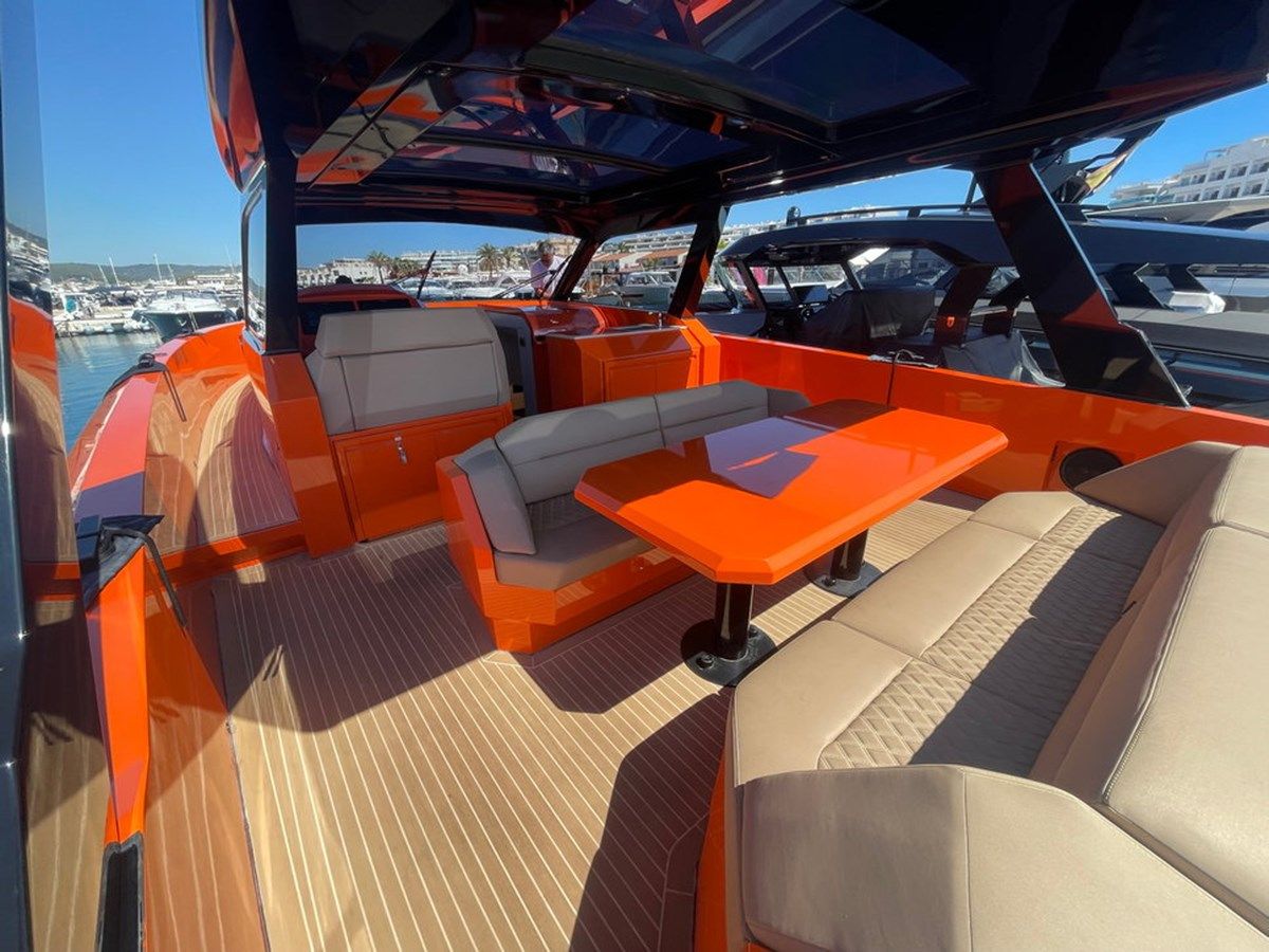 the best price on Vanquish VQ52 53