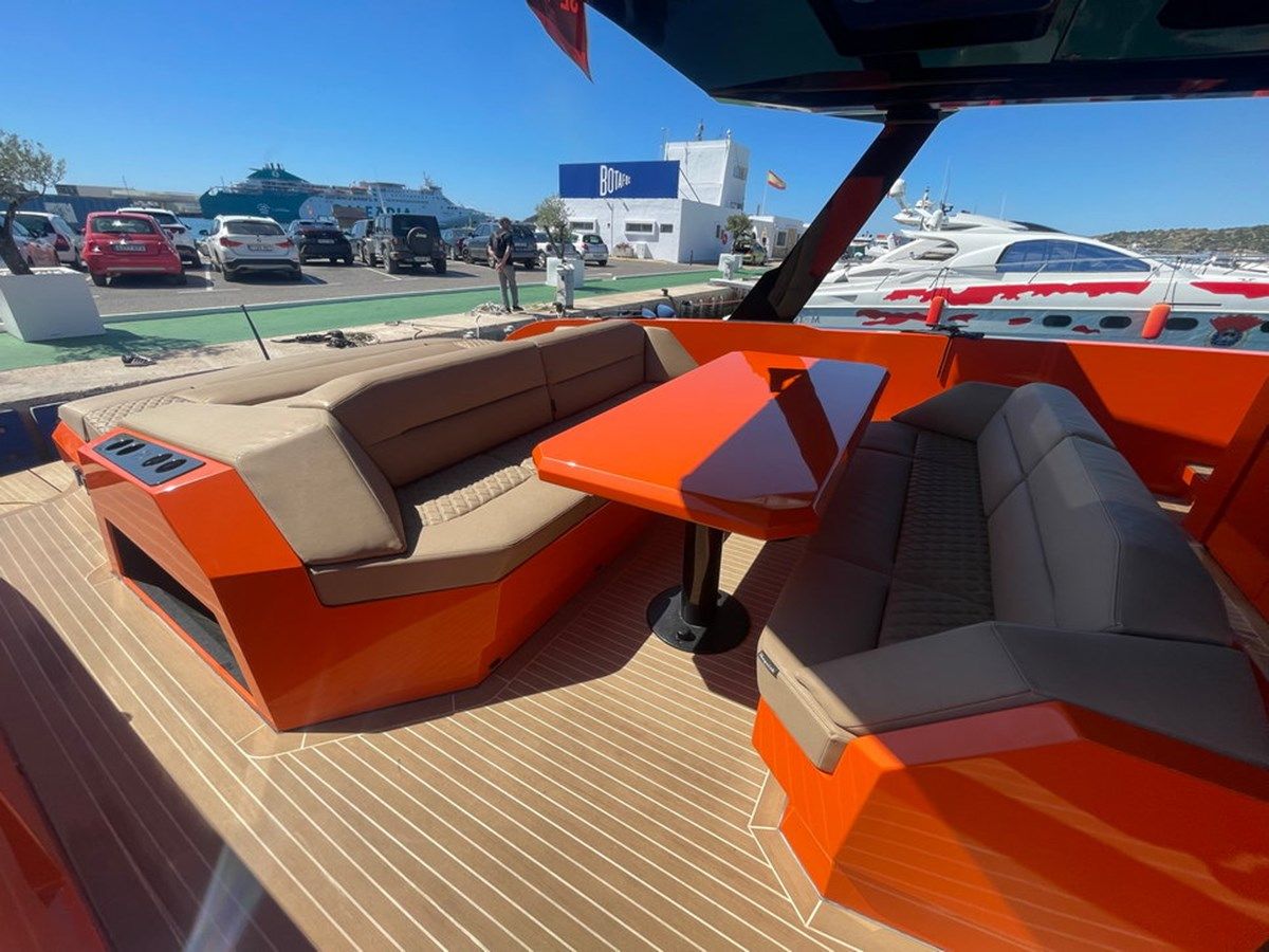 Buy a yacht Vanquish VQ52 VQ 52