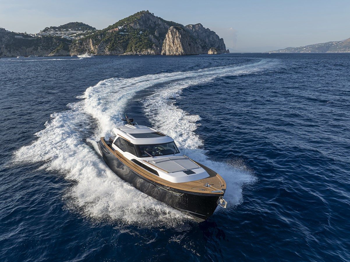 Buy a AD ASTRA 60 at Shestakov Yacht Sales