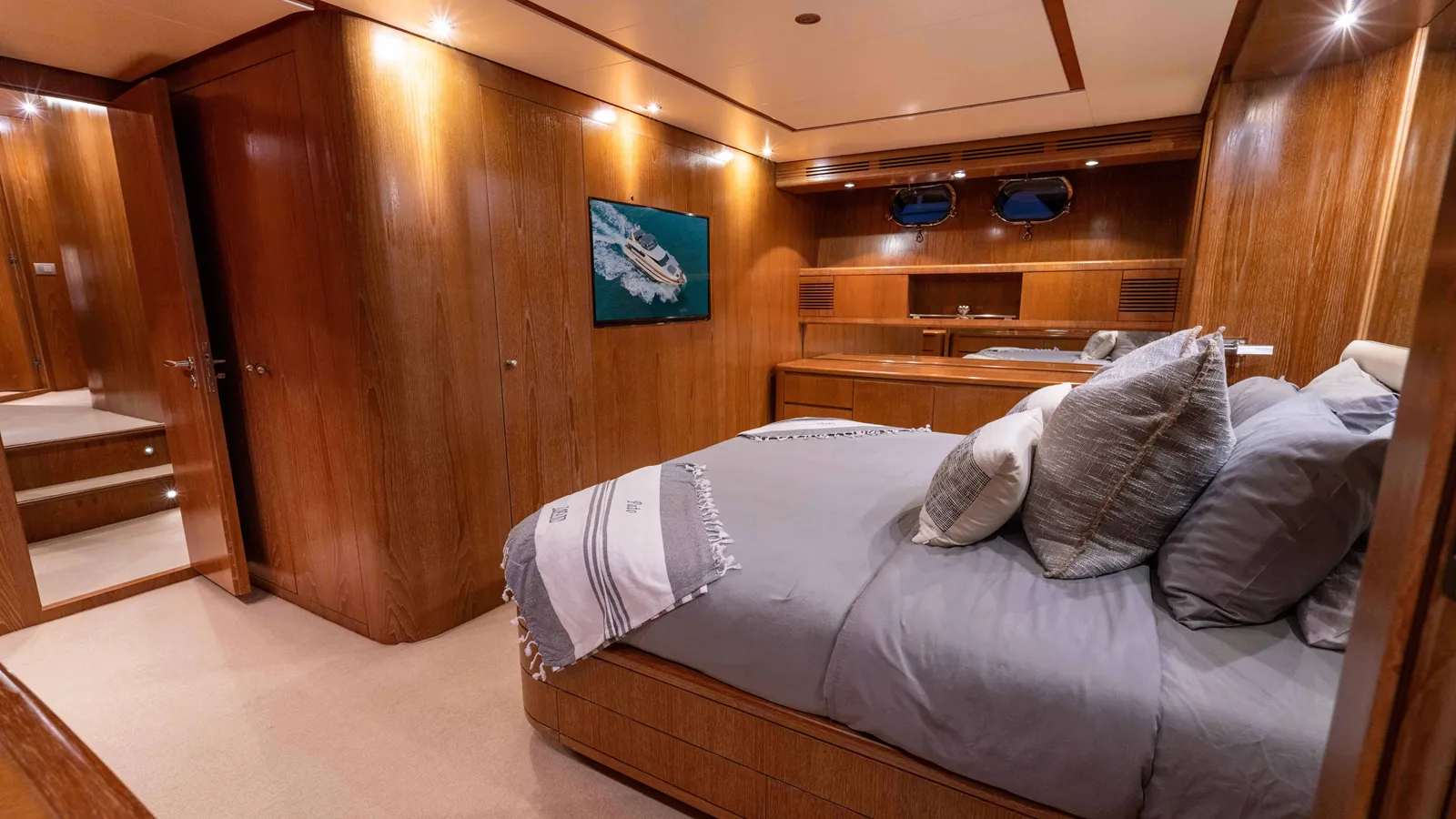 Buy a yacht LOSAND