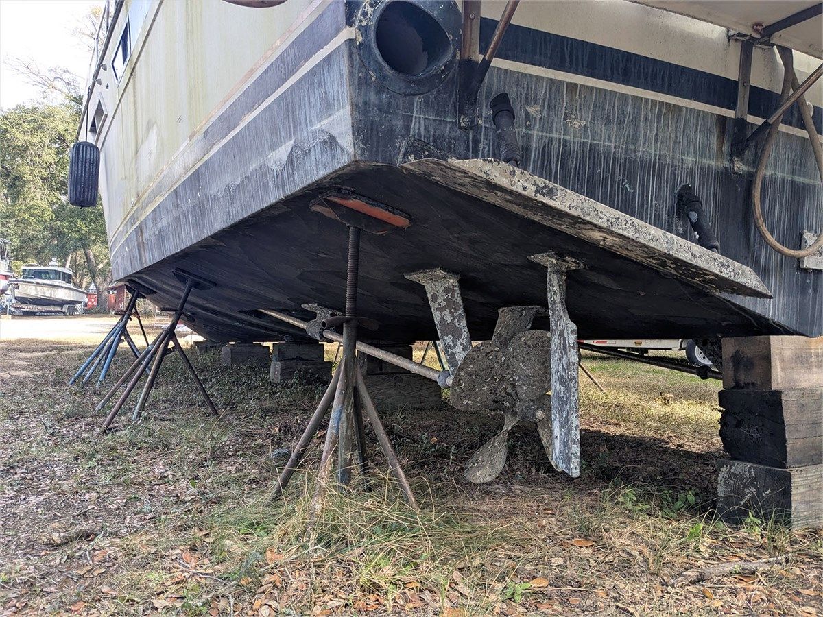 48' Californian 1989 4806 Aft Cabin