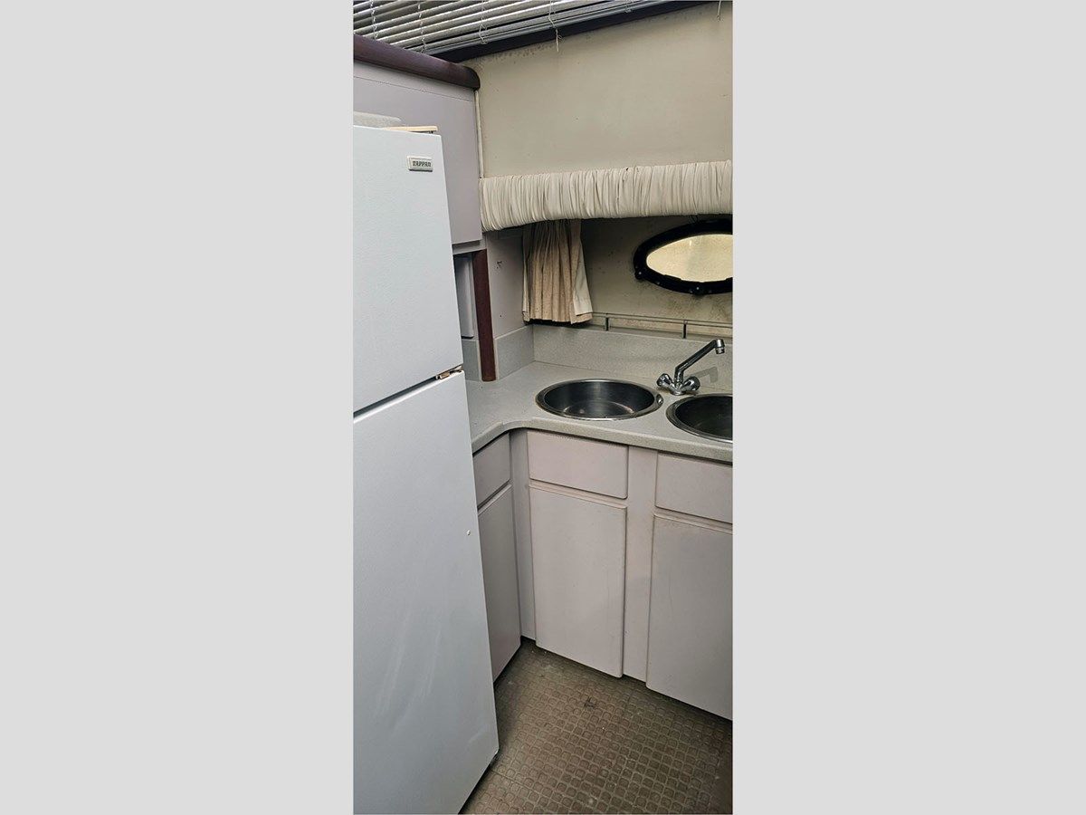 the best price on 48' Californian 1989 4806 Aft Cabin 48