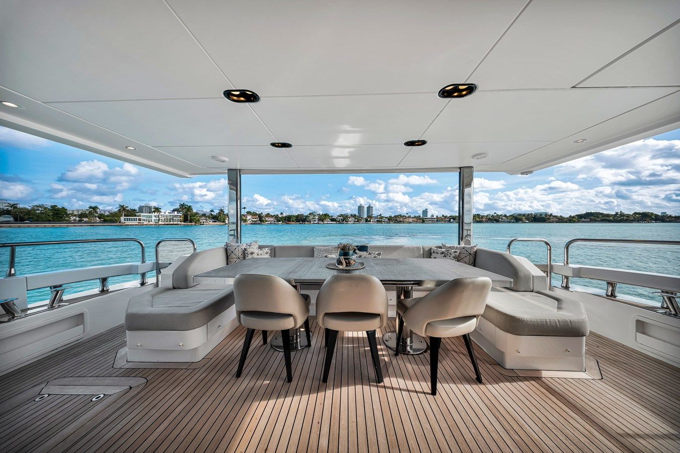 Azimut Grande 27 88 yacht sale