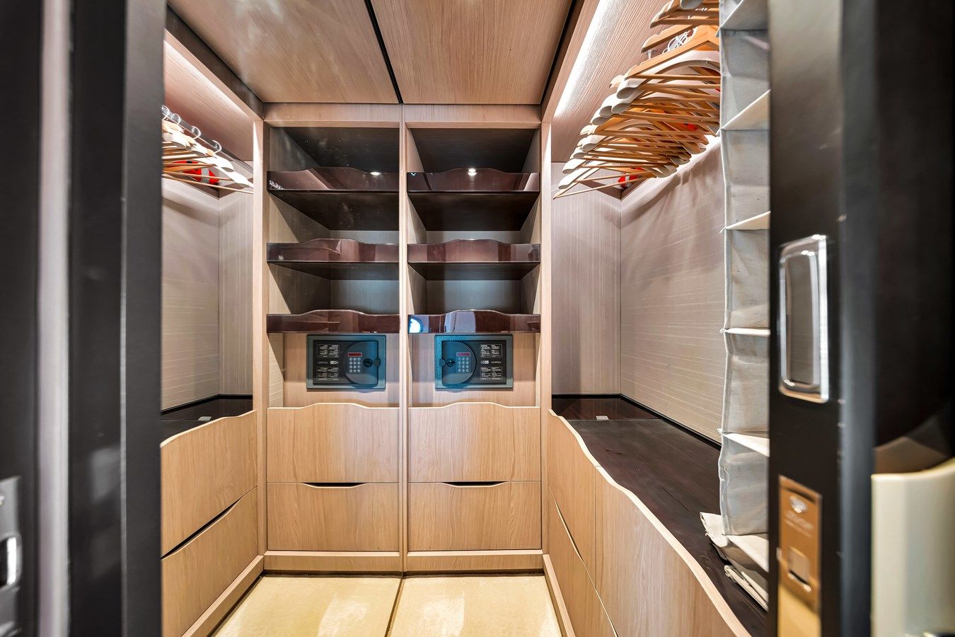 the best price on Azimut Grande 27