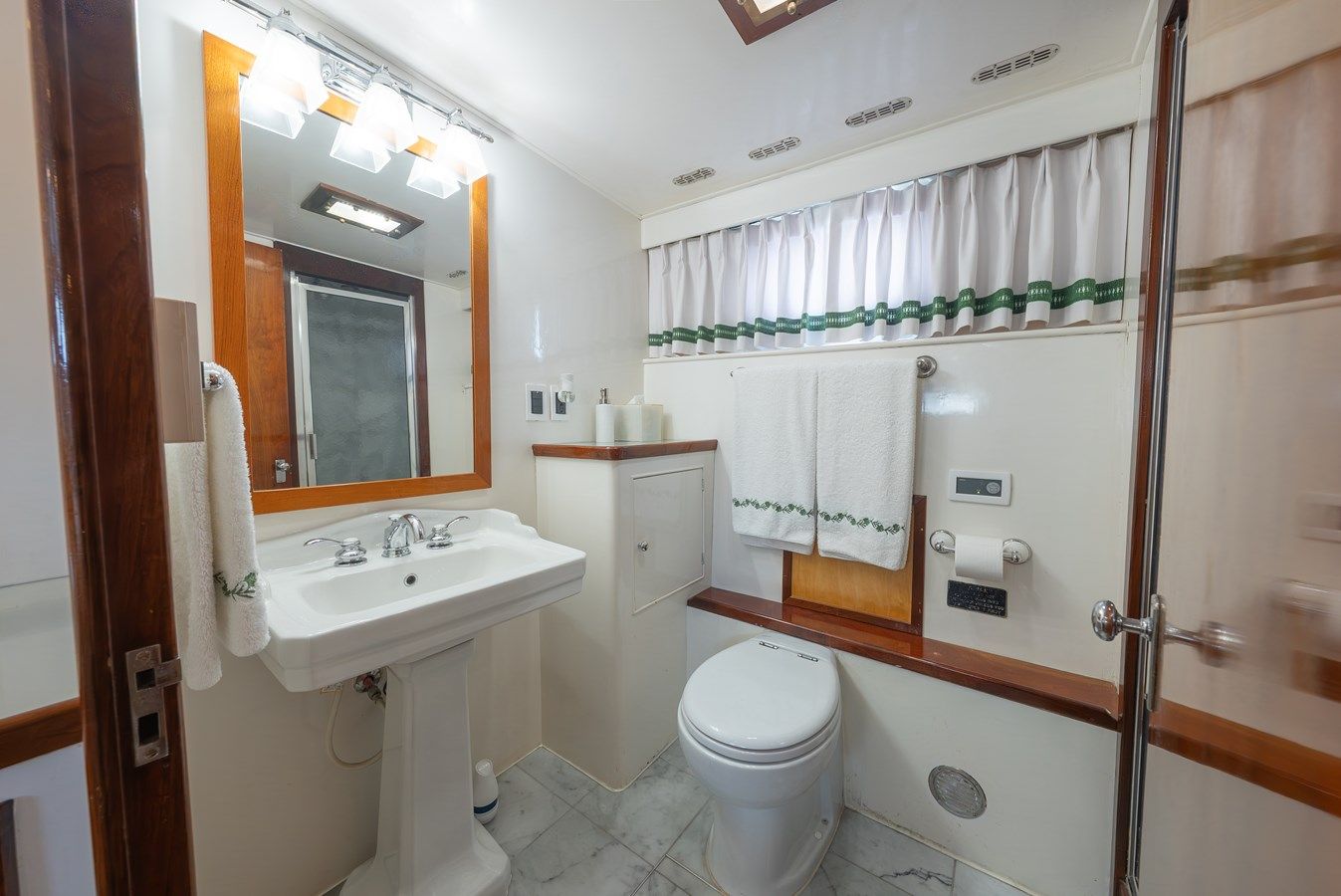 the best price on INNISFAIL 91