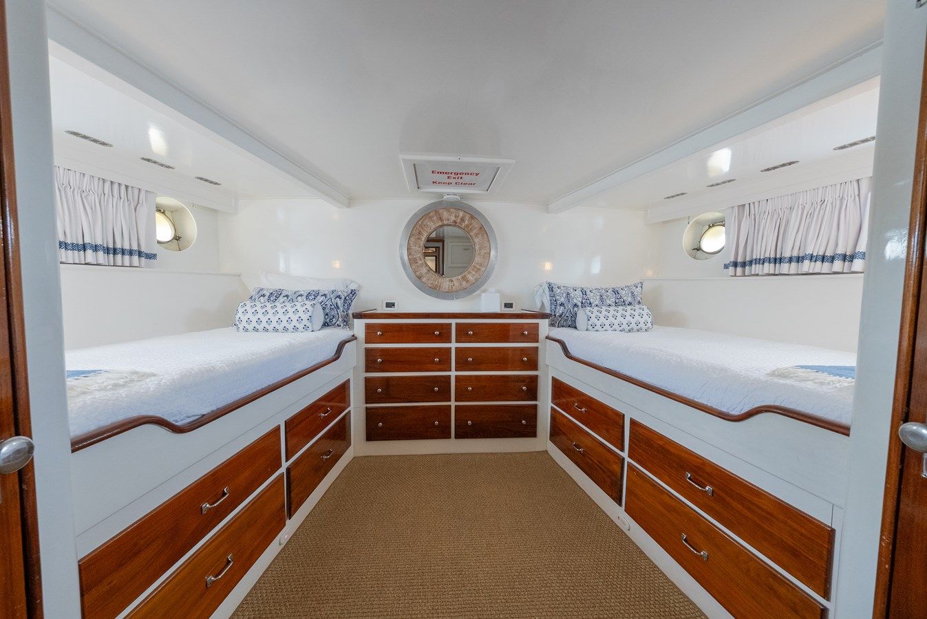 Buy a yacht INNISFAIL Trumpy Fantail Houseboat