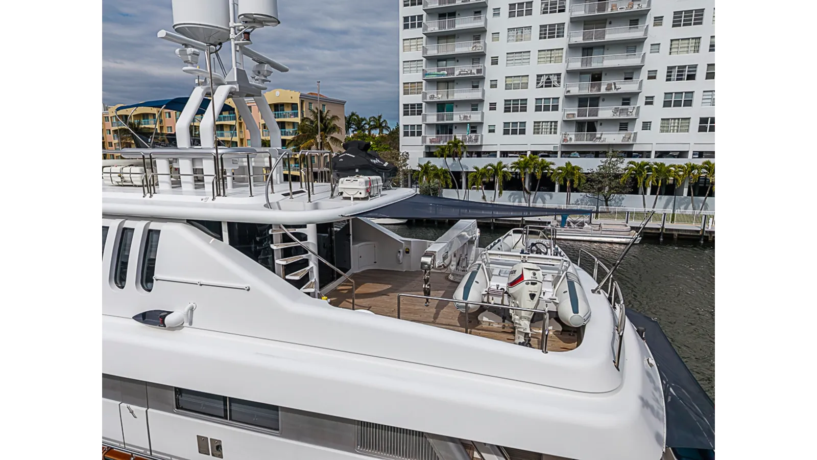 the best price on SHALIMAR - Benetti