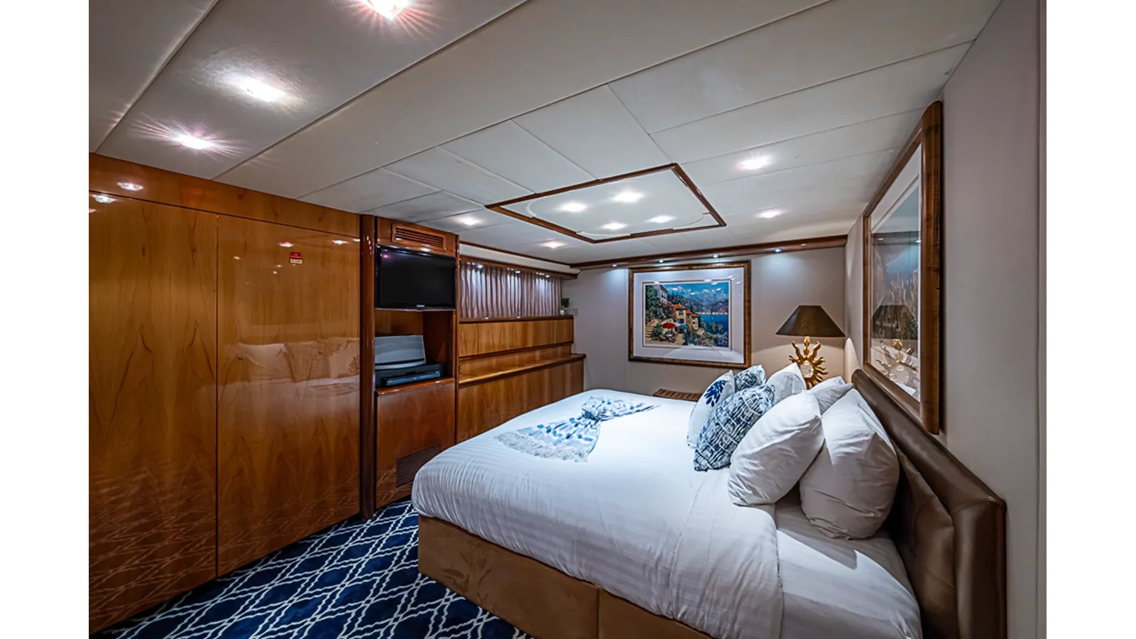Buy a yacht SHALIMAR Trideck
