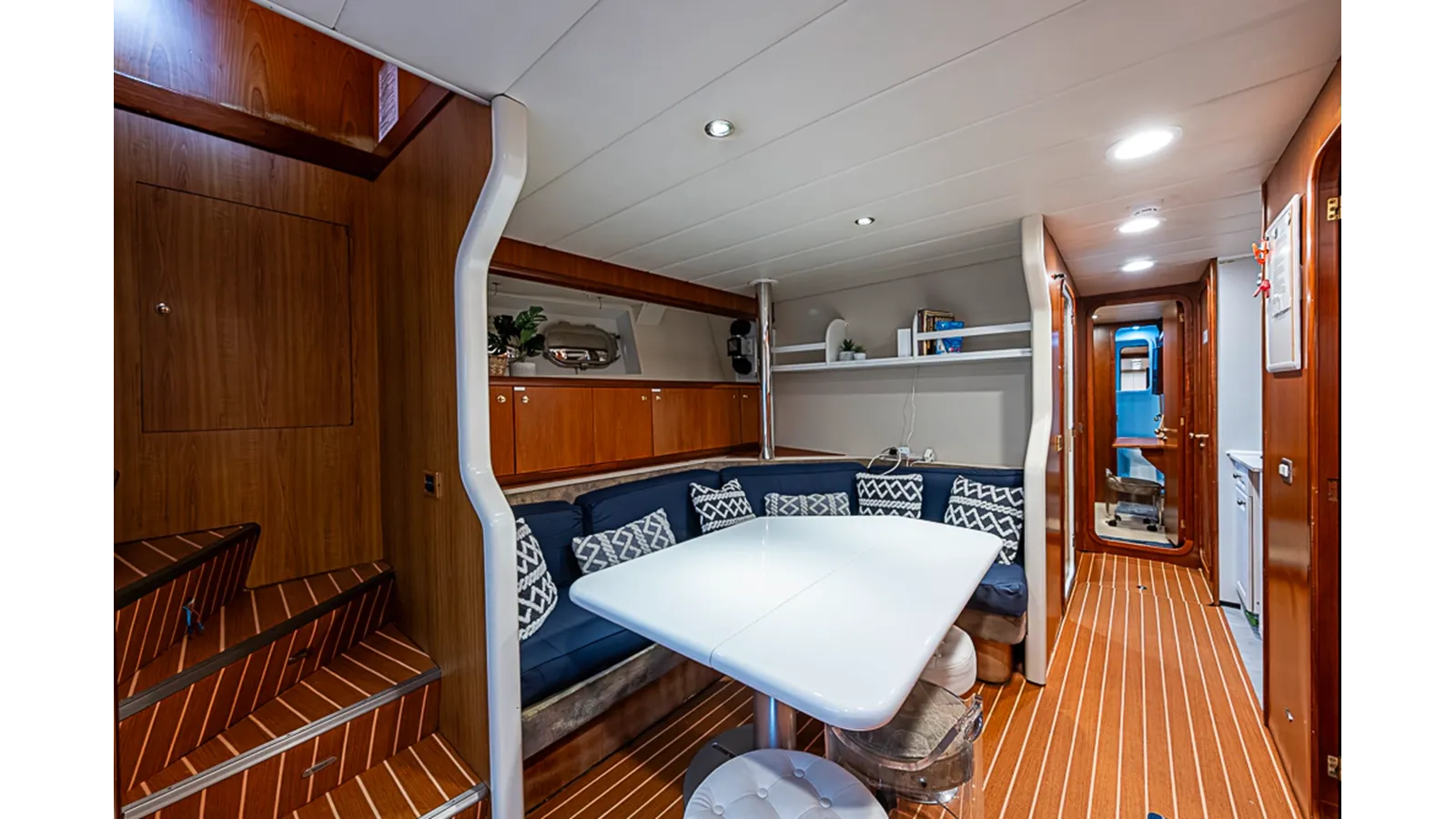 best yacht sales deals SHALIMAR 118