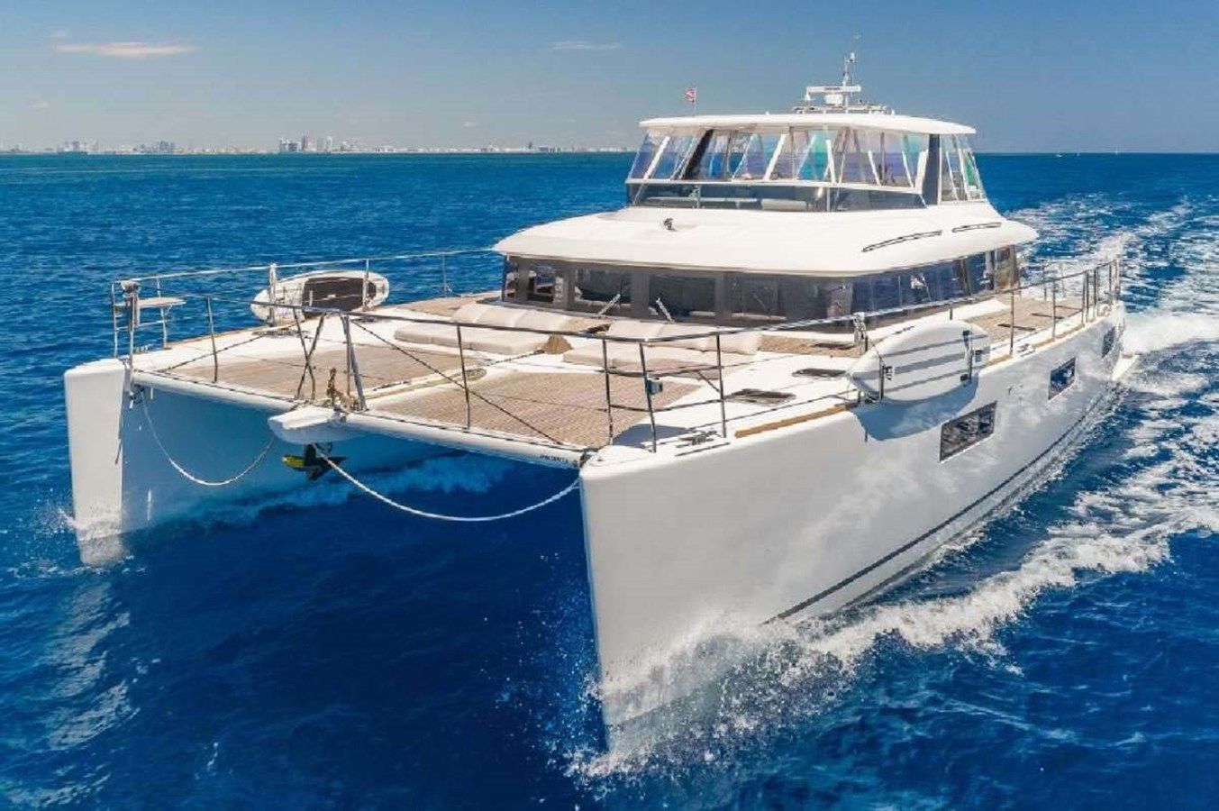 Buy a yacht PLAYTIME 2018