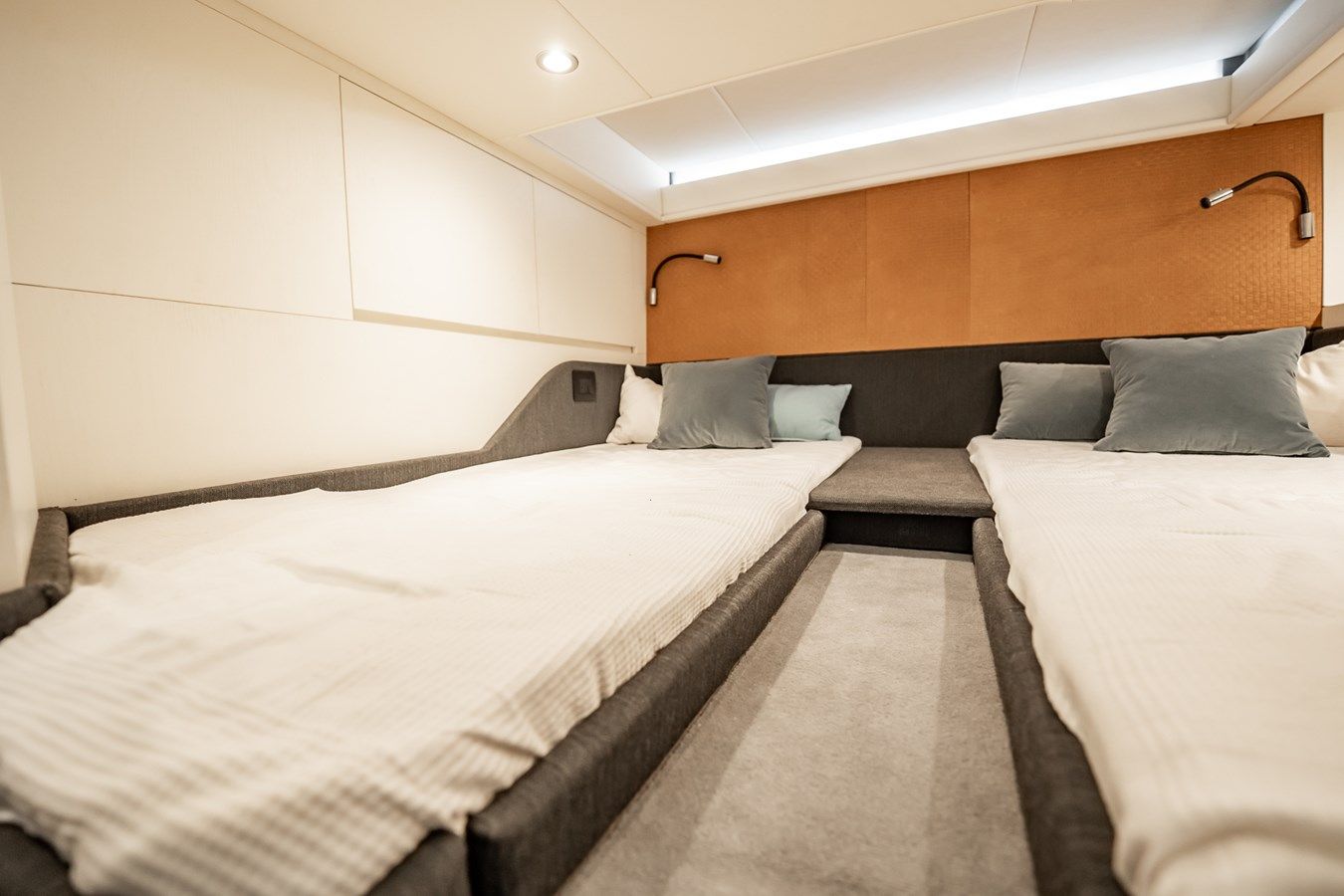Купить QUATTRO CAVALLI - Azimut Yachts