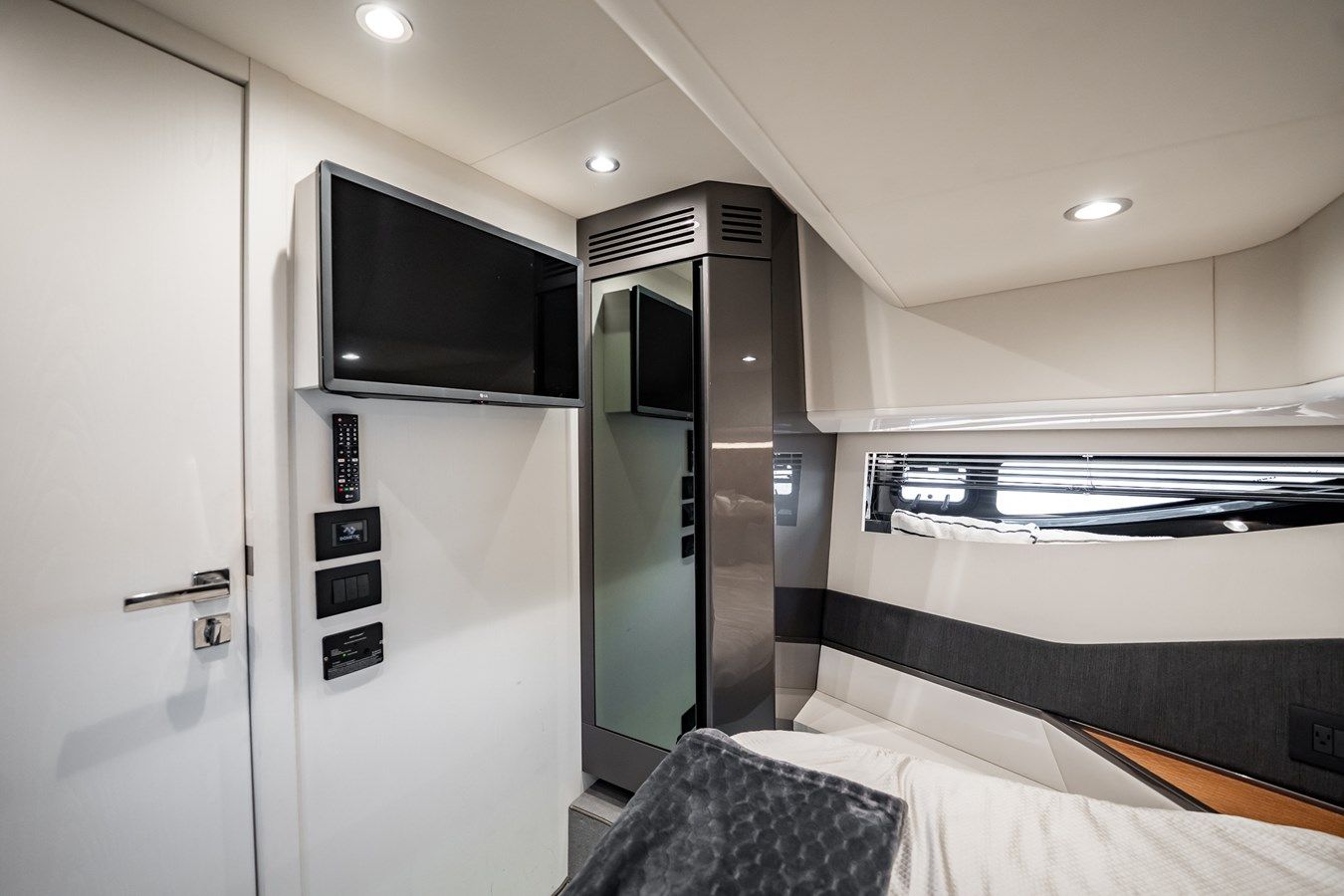 Купить яхту QUATTRO CAVALLI - Azimut Yachts в Shestakov Yacht Sales