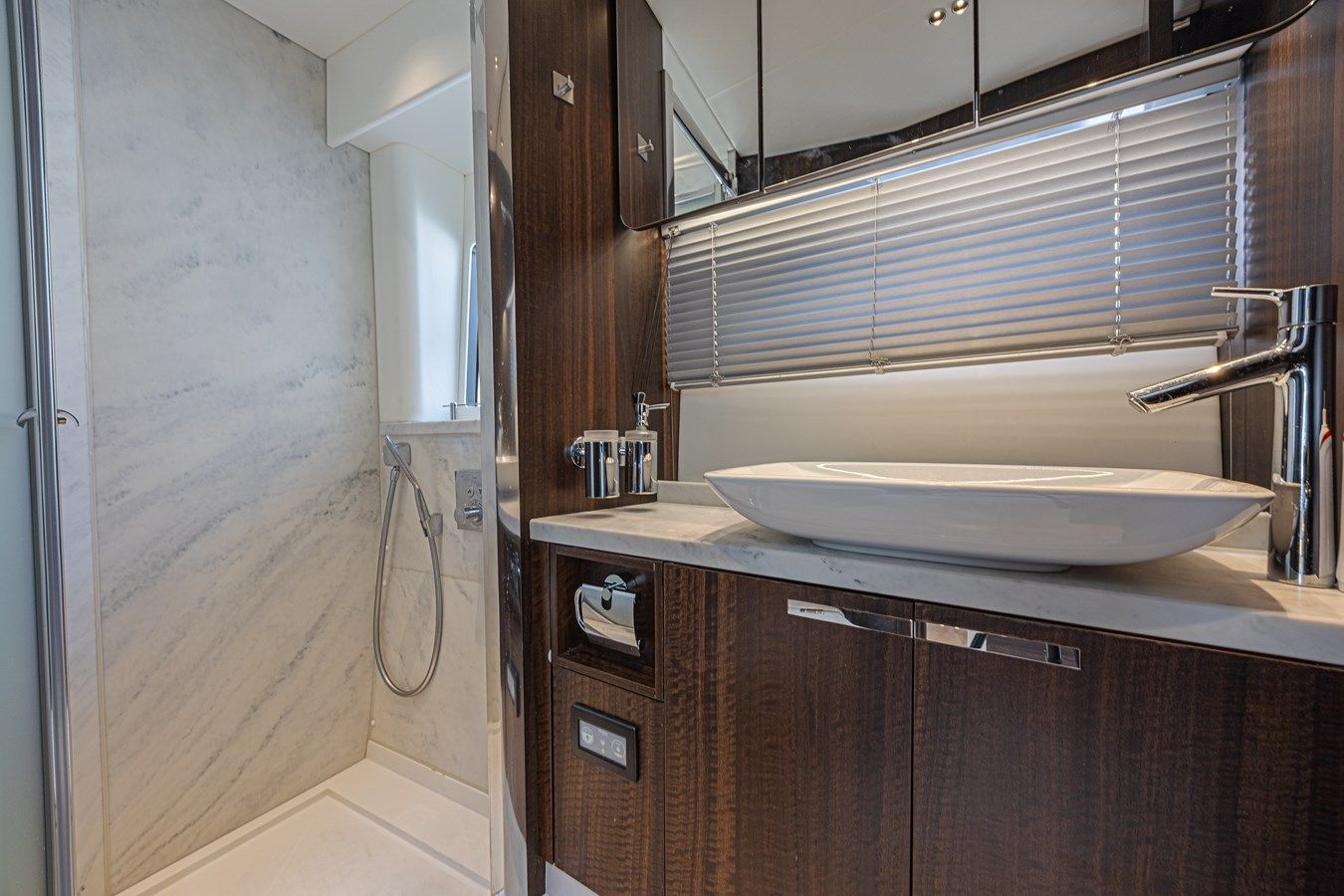 Buy a The Edge IV 60 at Shestakov Yacht Sales