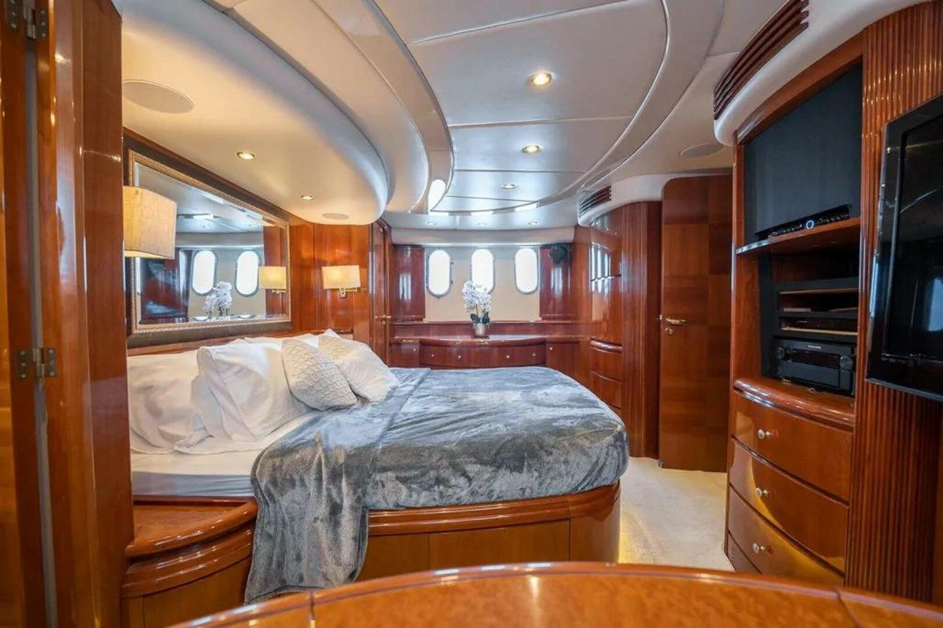 Купить яхту AZURE 80 Carat в Shestakov Yacht Sales