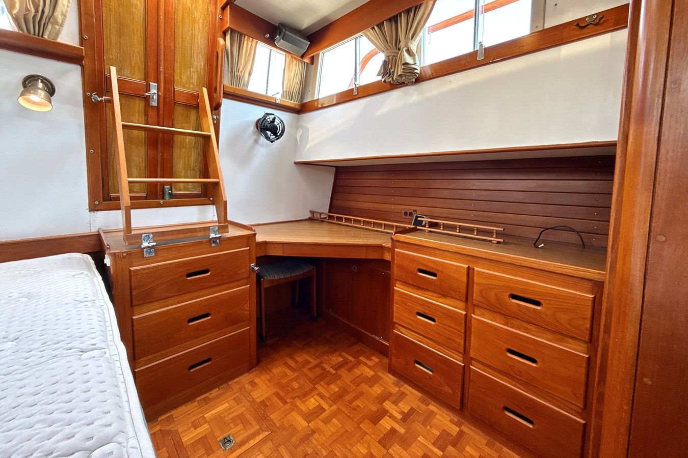 the best price on GRAND JOUR 1990
