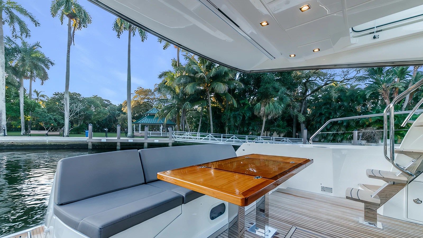 Buy a yacht RELENTLESS 2018