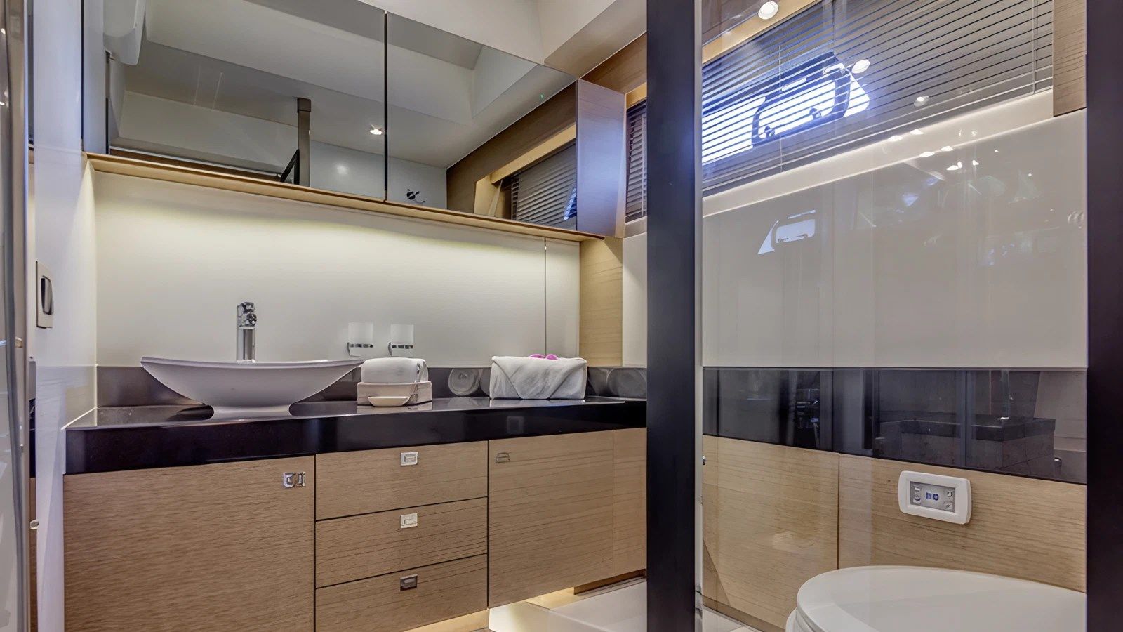 RELENTLESS - PRESTIGE yacht sale
