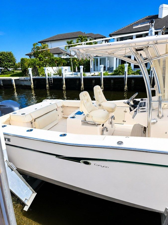 30 ft 2014 Grady-White Canyon 306 - Grady-White Boats yacht sale