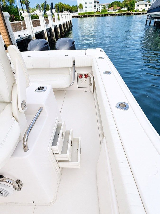 Buy a yacht 30 ft 2014 Grady-White Canyon 306 Canyon 306