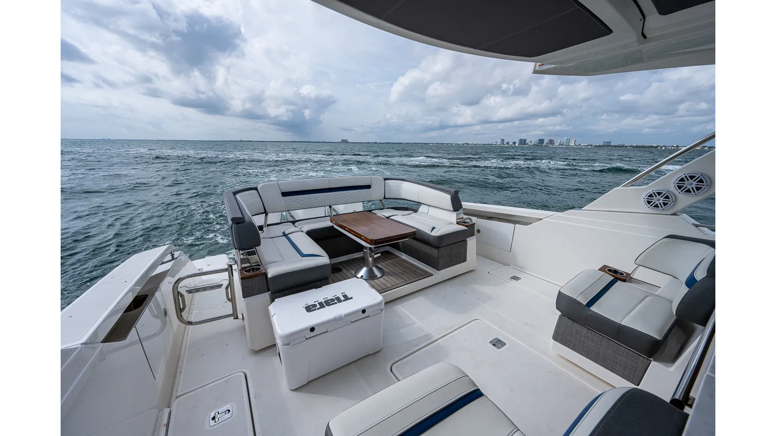 Buy a yacht LIQUID ASSET 38 LS