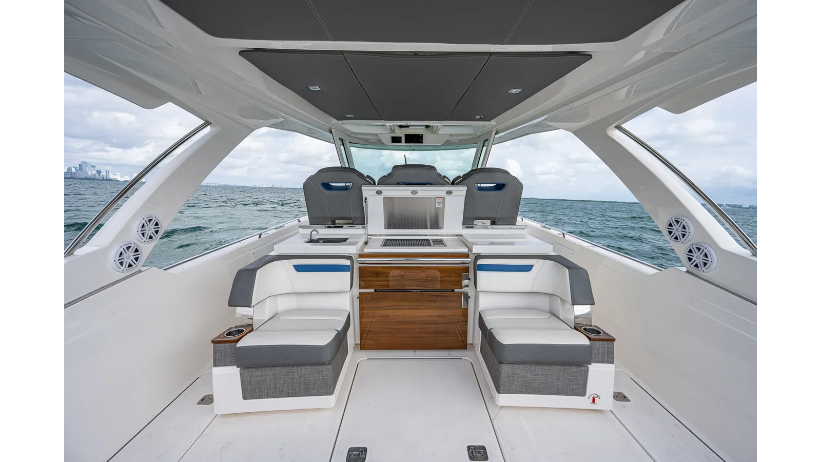 LIQUID ASSET - Tiara yacht sale