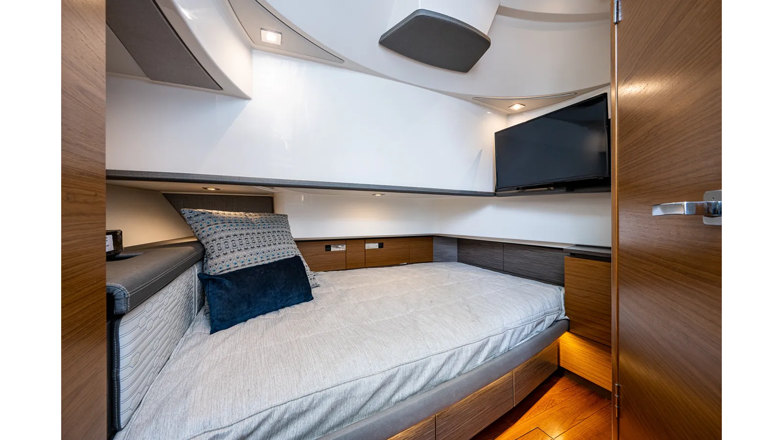 Buy a LIQUID ASSET 38 LS at Shestakov Yacht Sales