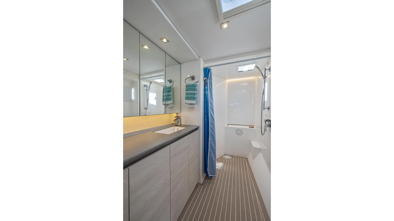 Buy a yacht One Love 50