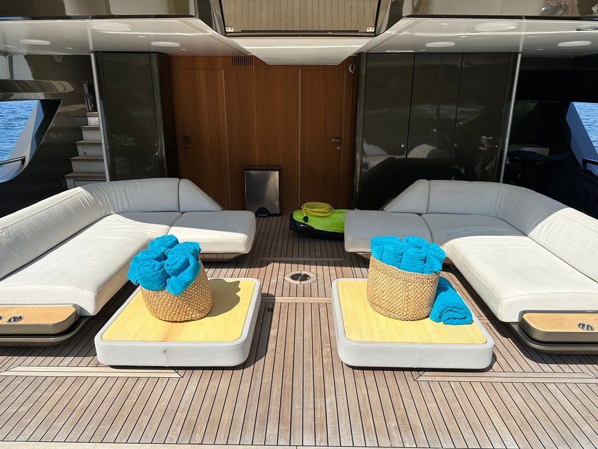 Buy a yacht SHABBY TRIDECK 38 M