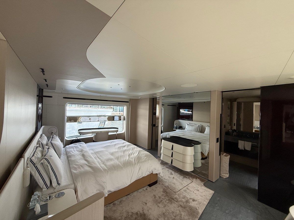 the best price on SHABBY TRIDECK 38 M