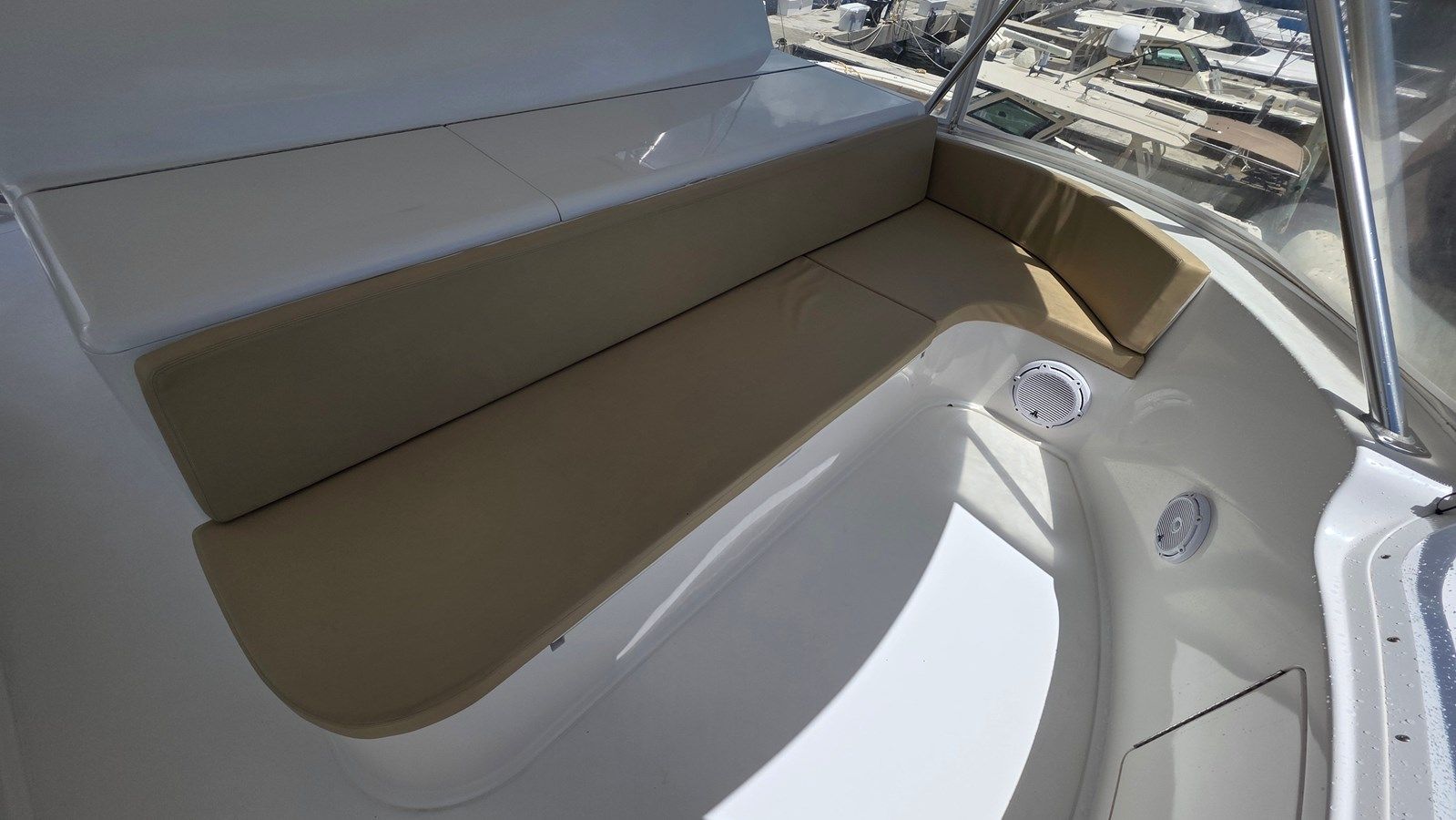 Safari 2010 yacht sale