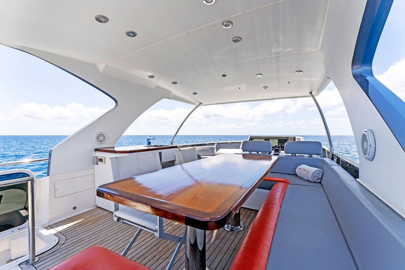 Купить яхту Lazzara в Shestakov Yacht Sales