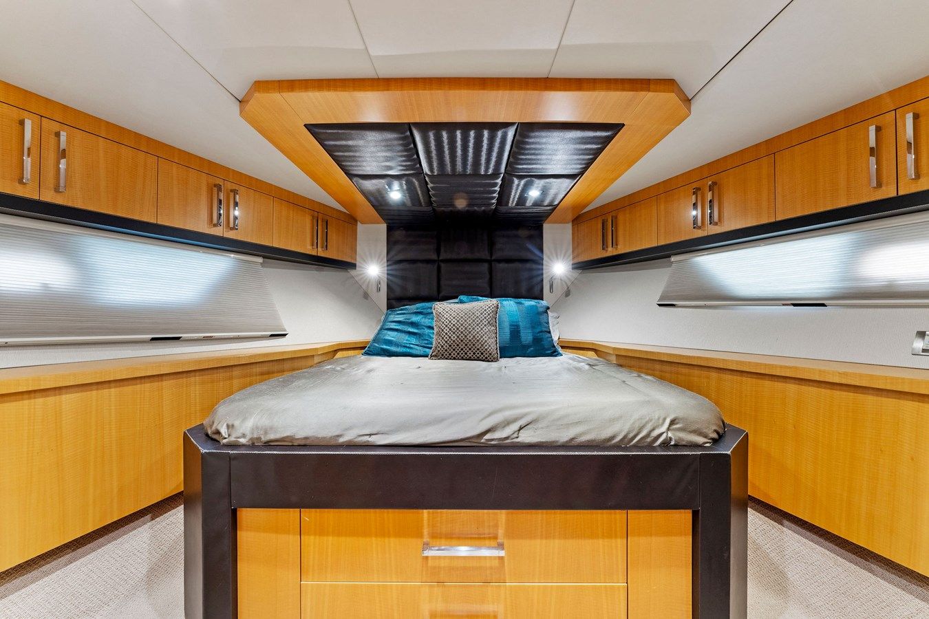 Купить яхту Lazzara 64 в Shestakov Yacht Sales