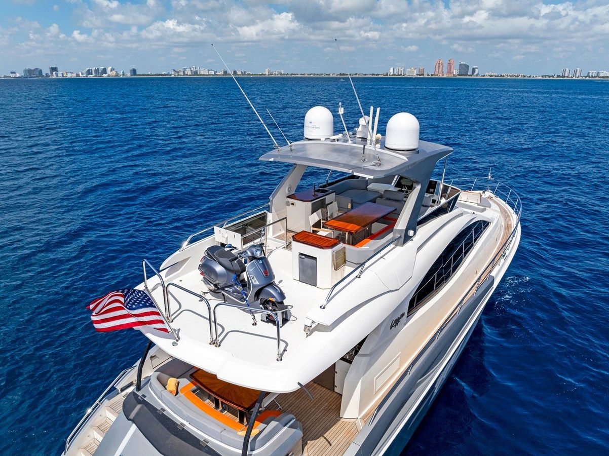 Купить яхту Lazzara 2014 в Shestakov Yacht Sales