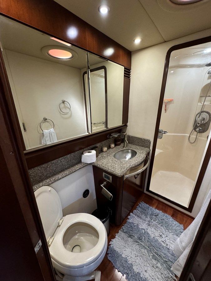 Buy a yacht BLACKSUBMARINE III - SEA RAY