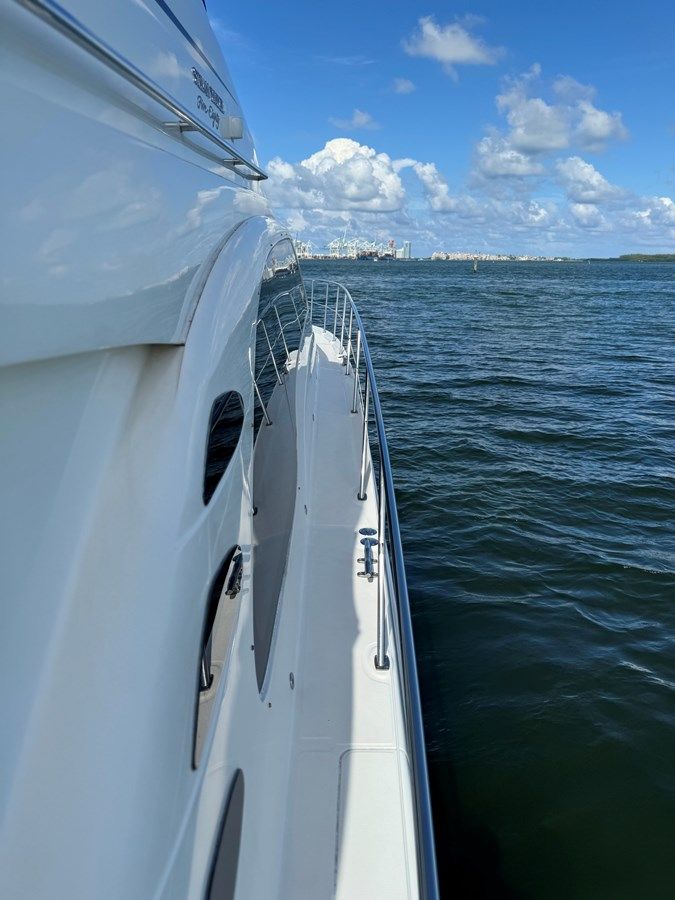 best yacht sales deals BLACKSUBMARINE III 580 SEDAN BRIDGE