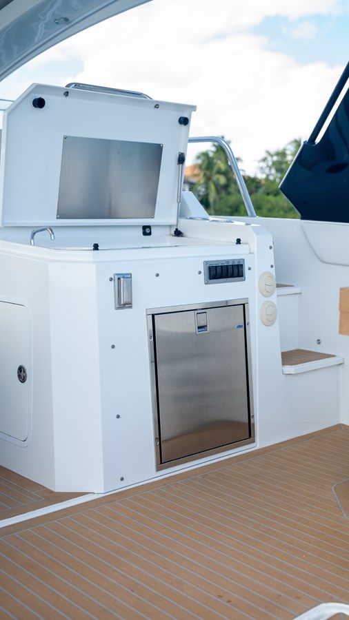the best price on Here Be Dragons - Cruisers Yachts