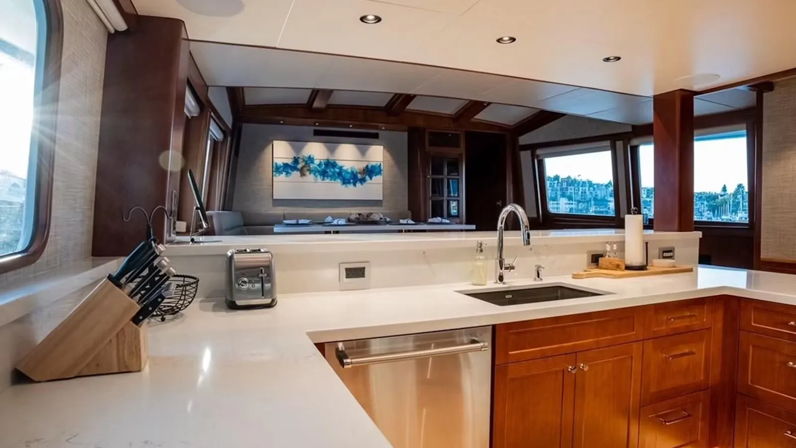 Buy a Dozer - QUEENSHIP at Shestakov Yacht Sales
