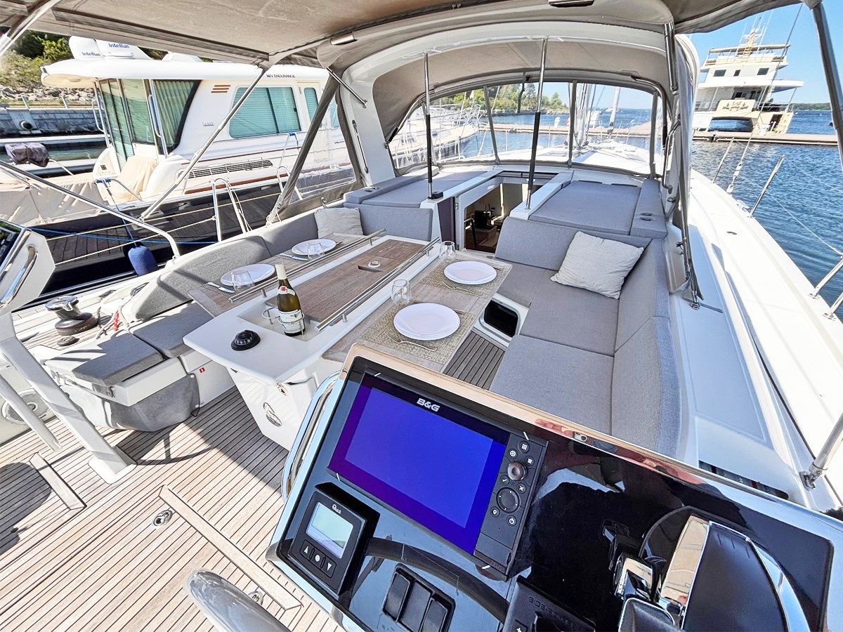 Buy a yacht AVANT Oceanis 51.1