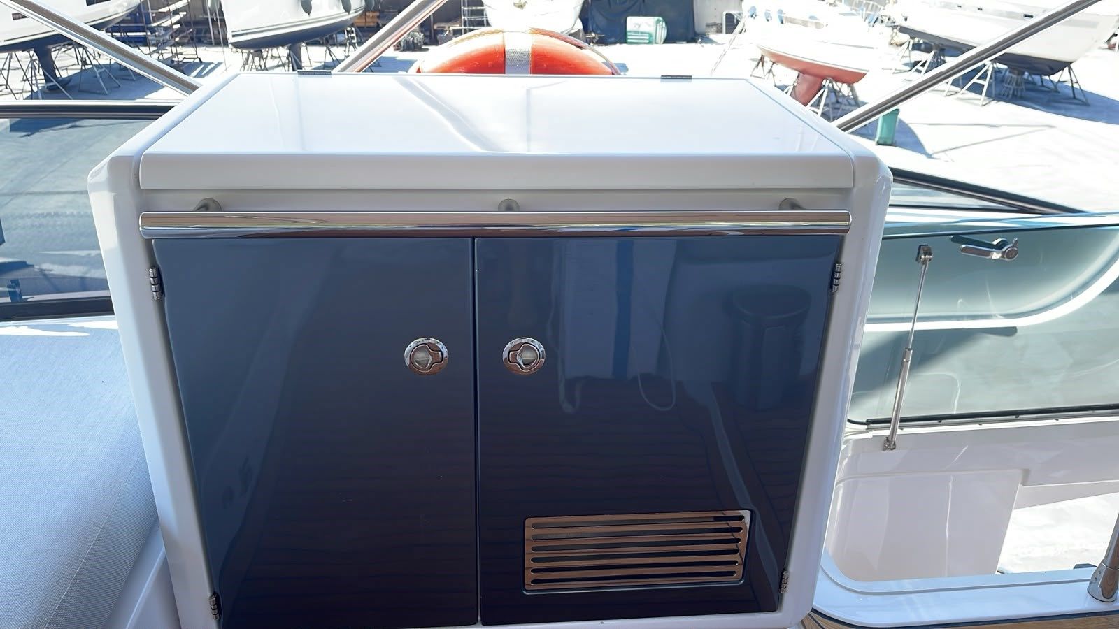 MAKA - Azimut Yachts price