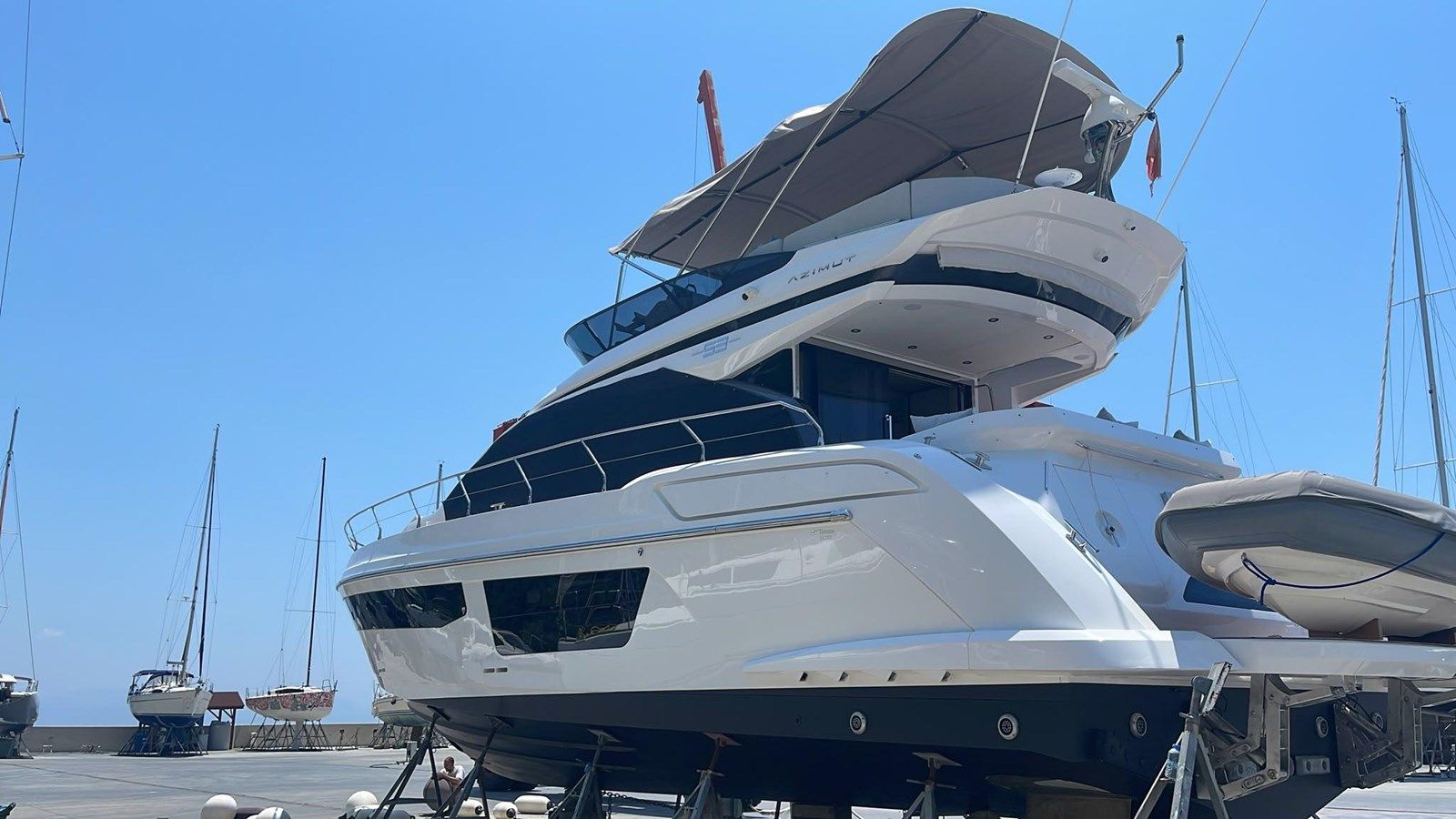Buy a yacht MAKA - Azimut Yachts