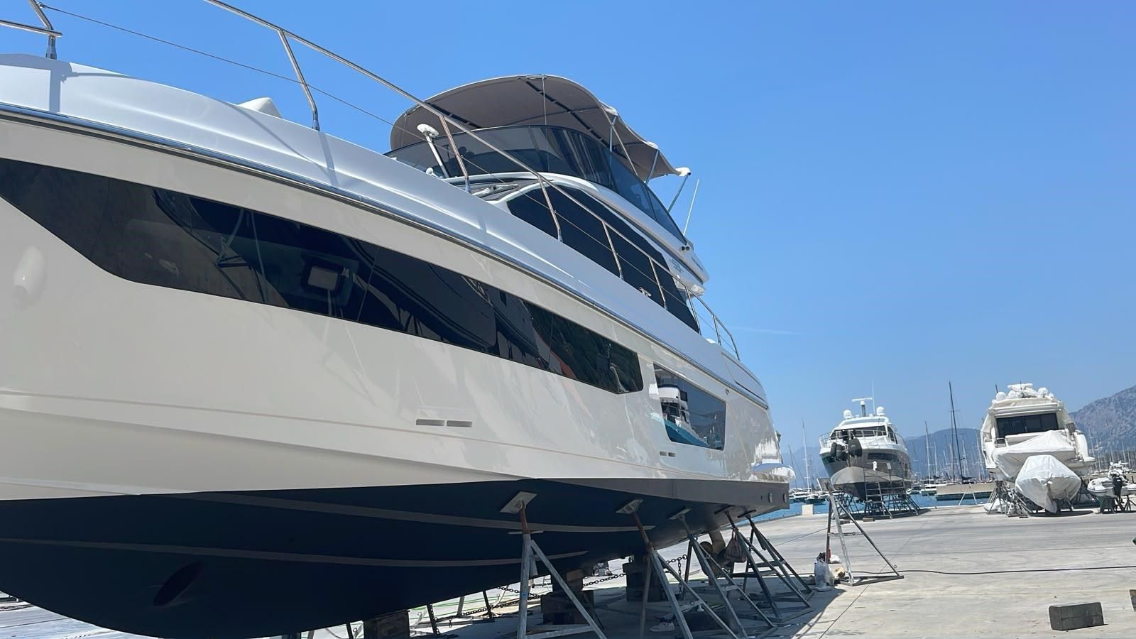 MAKA - Azimut Yachts price