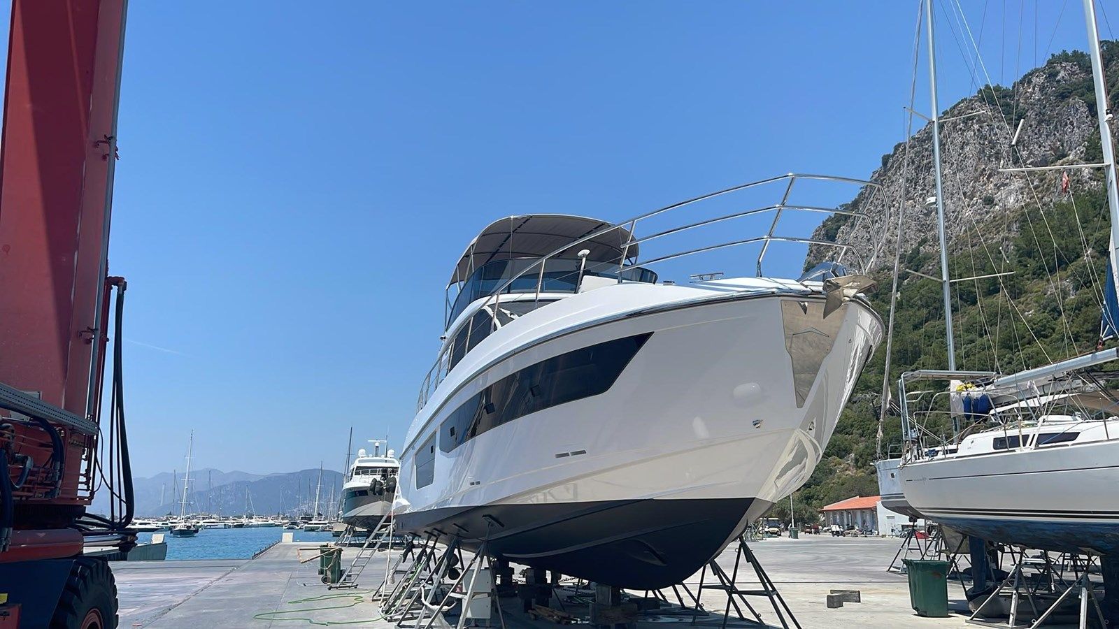 the best price on MAKA Fly 53