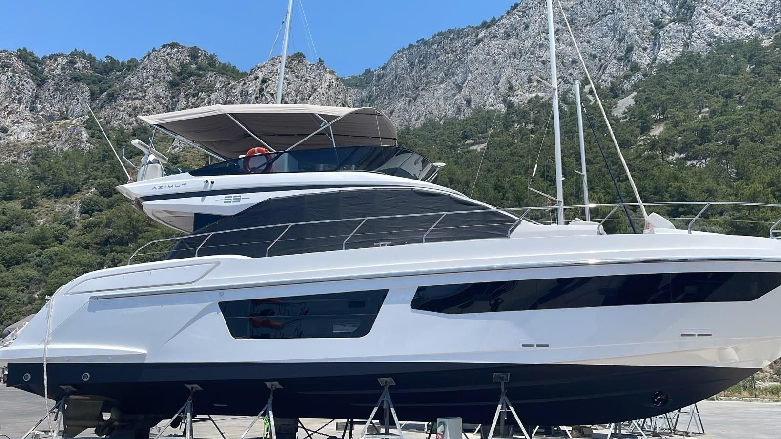 Buy a yacht MAKA - Azimut Yachts