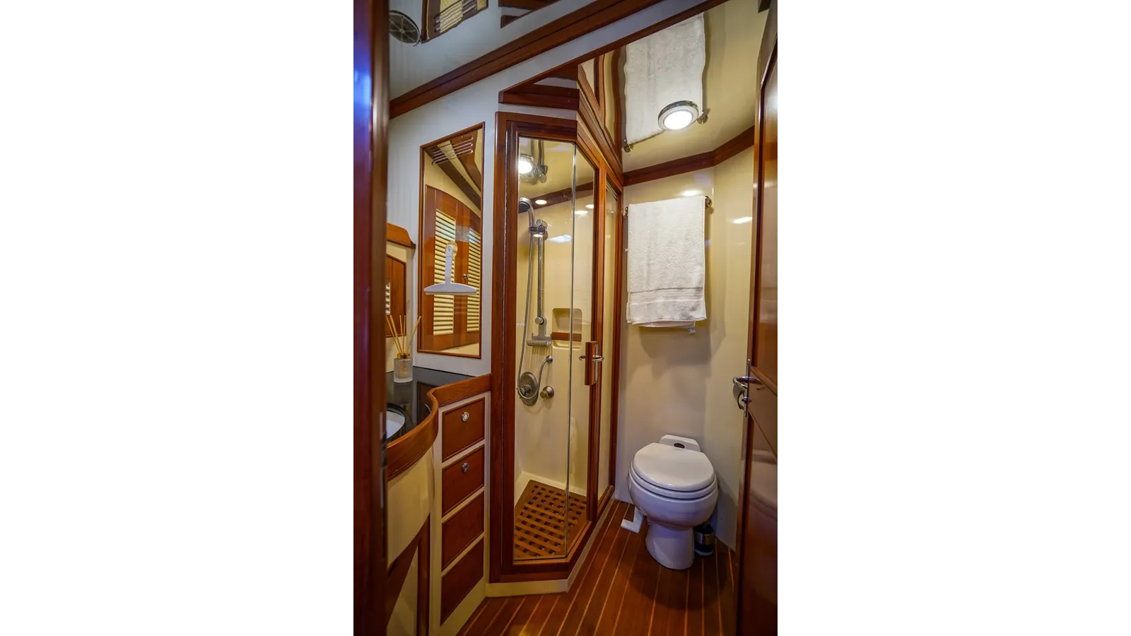 best yacht sales deals THE GARLIC 70E