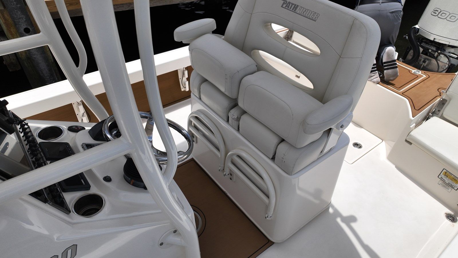 Buy a Pathfinder 2500 Hybrid at Shestakov Yacht Sales