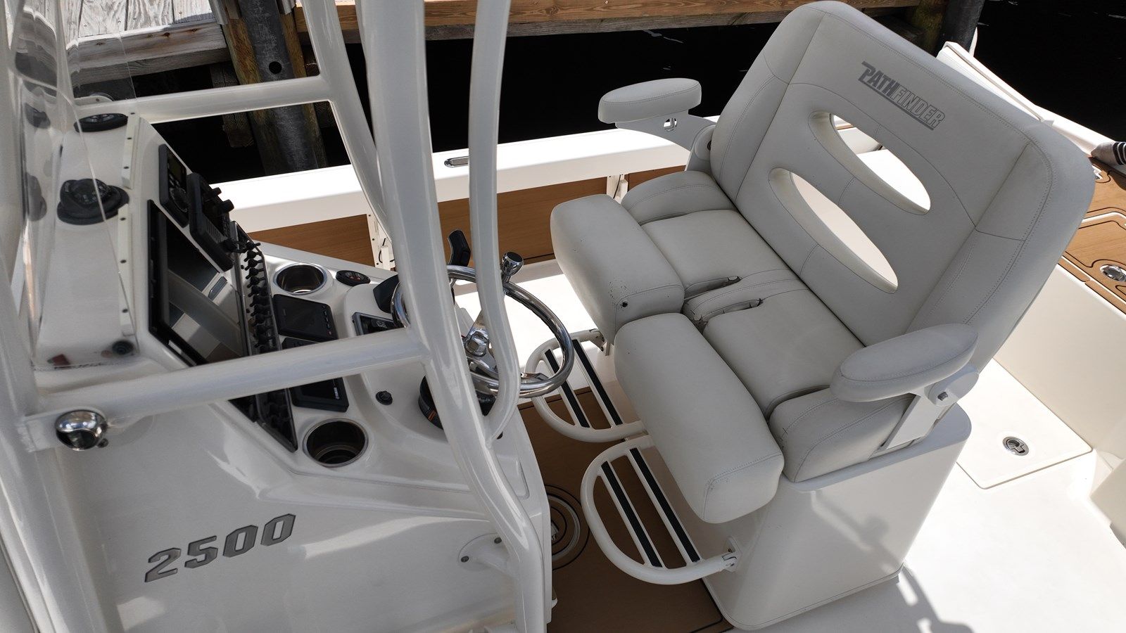 Buy a yacht Pathfinder - PATHFINDER BOATS