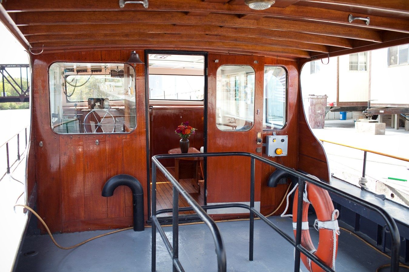 ANGUS - BURGER BOAT COMPANY