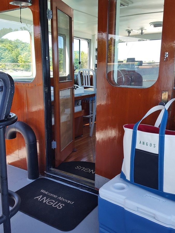 ANGUS - BURGER BOAT COMPANY